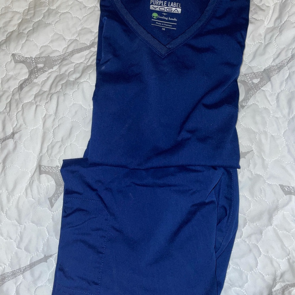 Scrub set